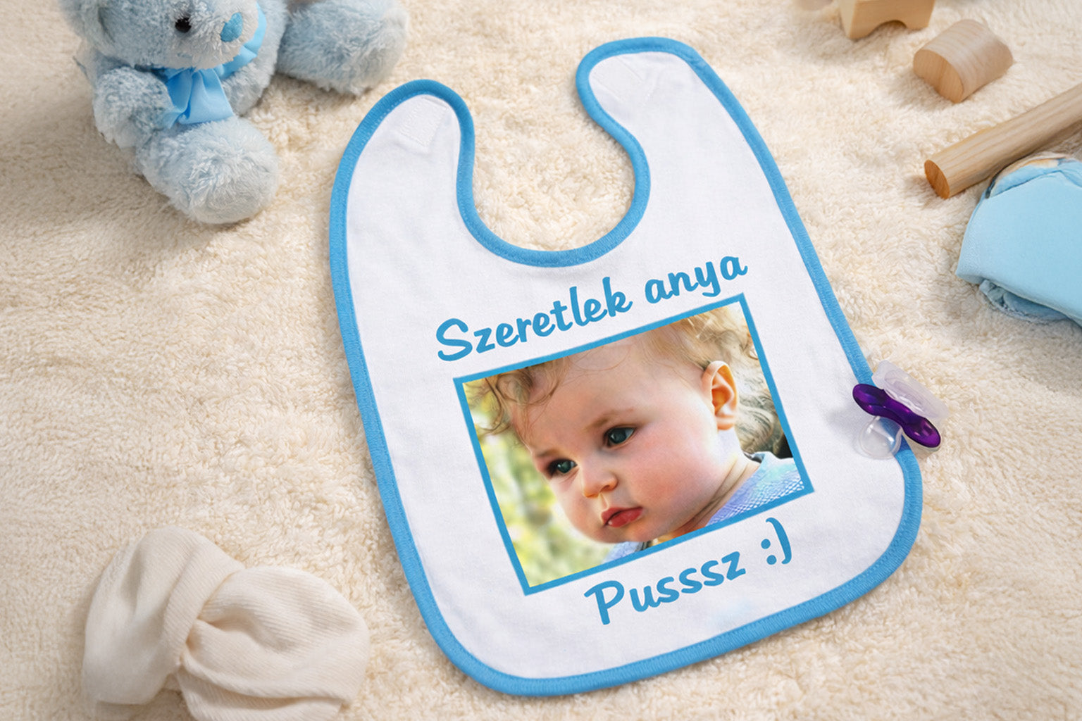 Egyedi fényképes bébi előke kék vagy rózsaszín szegéllyel
