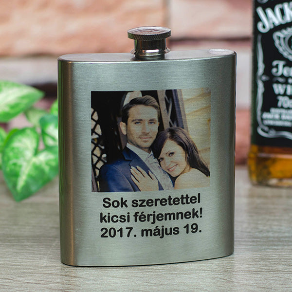 200 ml-es rozsdamentes acél flaska egyedi fényképpel és háromsoros felirattal.