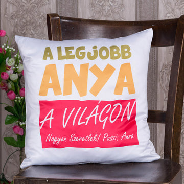 Egyedi feliratos kispárna „A legjobb anya a világon” felirattal, személyre szabható üzenettel, anyák napjára vagy különleges alkalmakra ajándéknak.