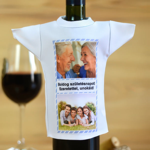 Fényképes borosüveg póló 0,75 literes borosüveghez, két képpel és személyes felirattal – fehér poliészter ajándékkiegészítő születésnapra, évfordulóra vagy családi alkalmakra.