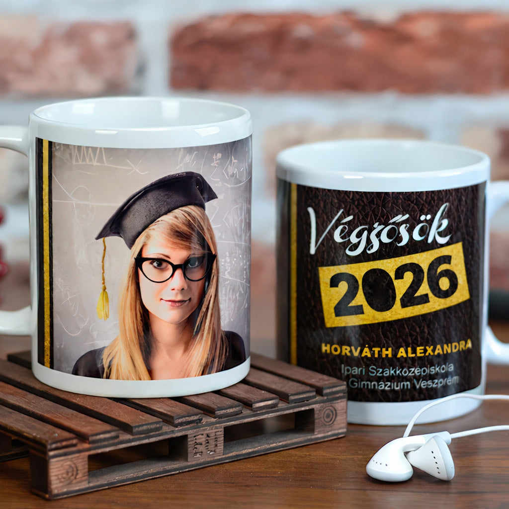 Fényképes ballagási bögre 2026 – egyedi névvel és szöveggel, személyre szabható ajándék ballagásra, maradandó emlék a különleges évhez.
