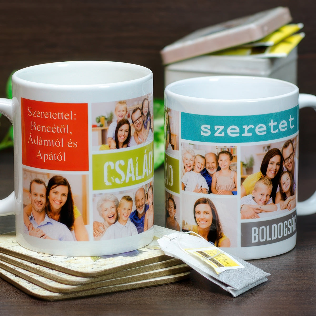 Fényképes bögre több családi fotóval, a piros mezőben egyedi, szabadon megadható felirattal – személyes ajándék szülőknek, nagyszülőknek.