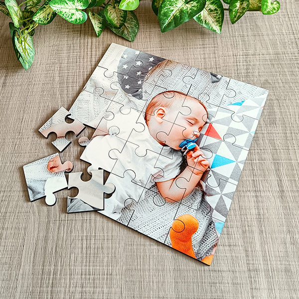 Egyedi fényképes fa puzzle, 25 darabos, egy alvó kisbaba fotójával