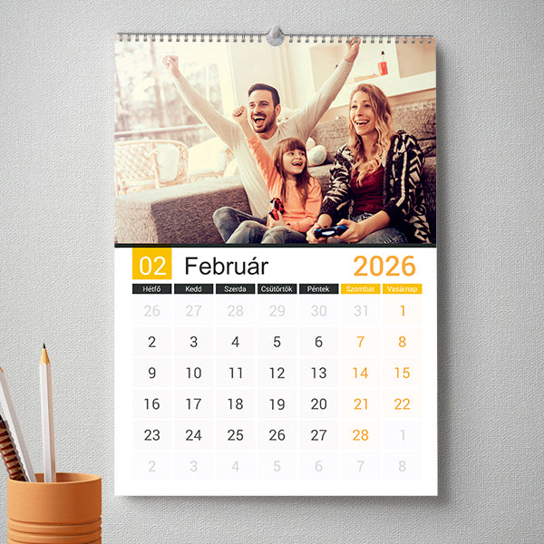Személyre szabható, 13 lapos egyedi fényképes naptár saját képekkel, különleges ajándék egész évre.