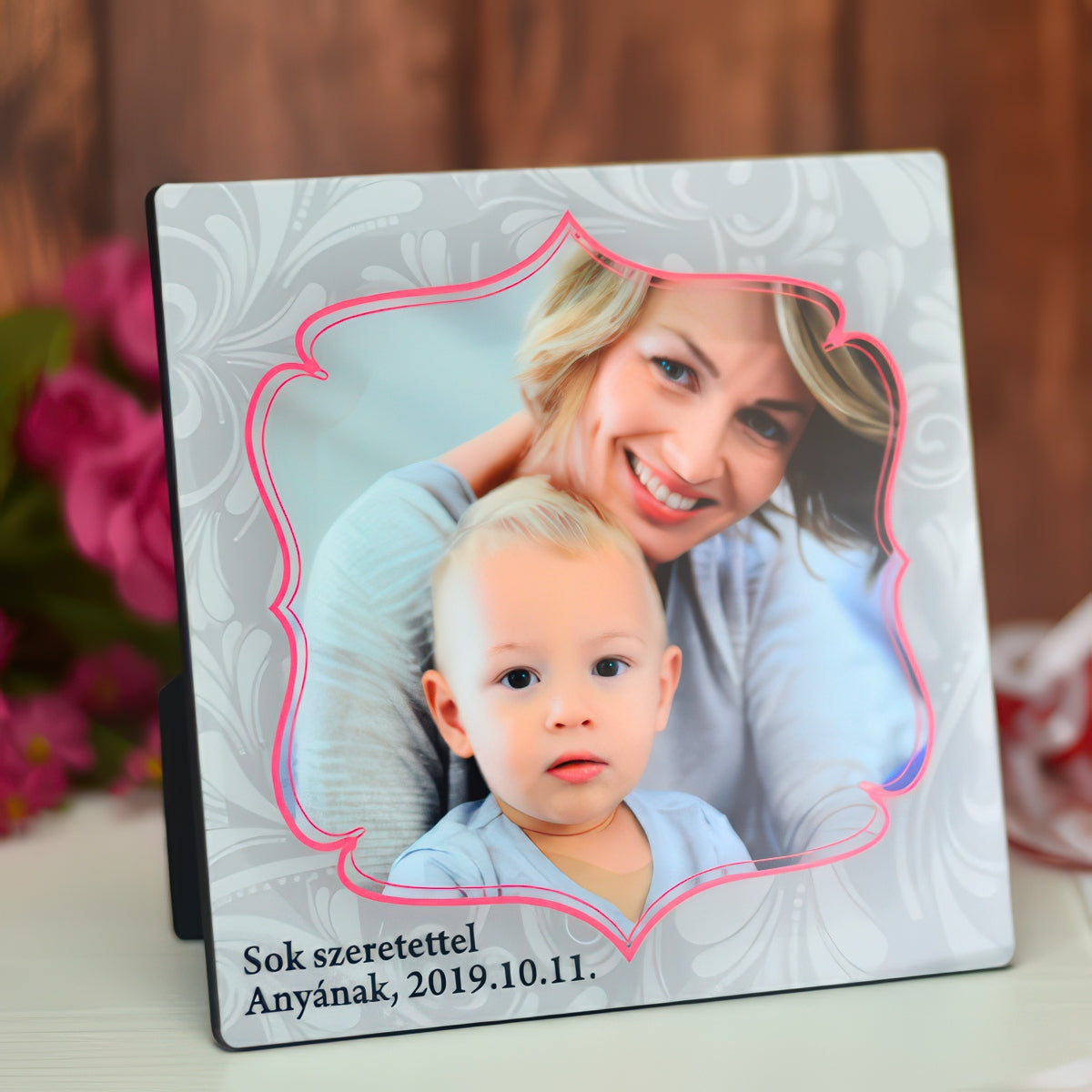 Négyzet alakú fotópanel felirattal