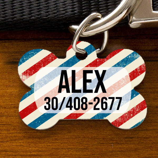 Piros-kék-krém csíkos, retró hatású, csont alakú kutyabiléta „ALEX” névvel és telefonszámmal, nyakörvre akasztva