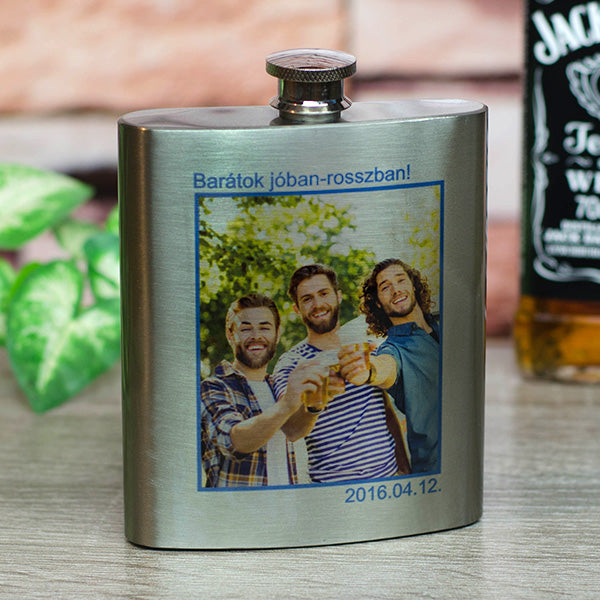 200 ml-es rozsdamentes acél flaska egyedi fotóval, kék kerettel és két személyre szabható felirattal.