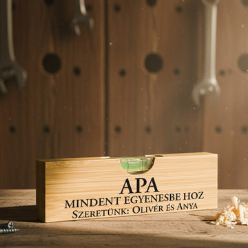 Bambusz vízmérték Apáknak – egyedi üzenettel, humoros ajándék ezermester apukáknak