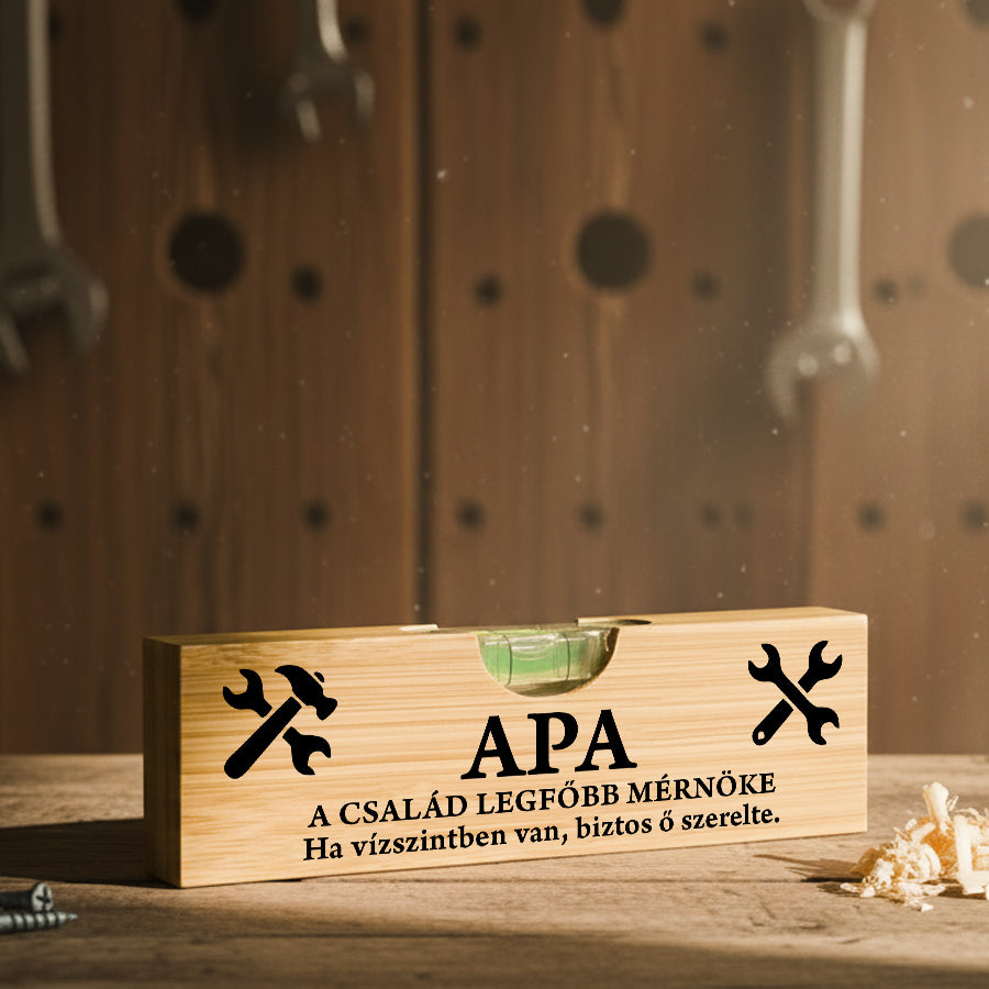 Feliratos bambusz vízmérték egyedi grafikával – különleges ajándék ezermestereknek és barkácsolóknak