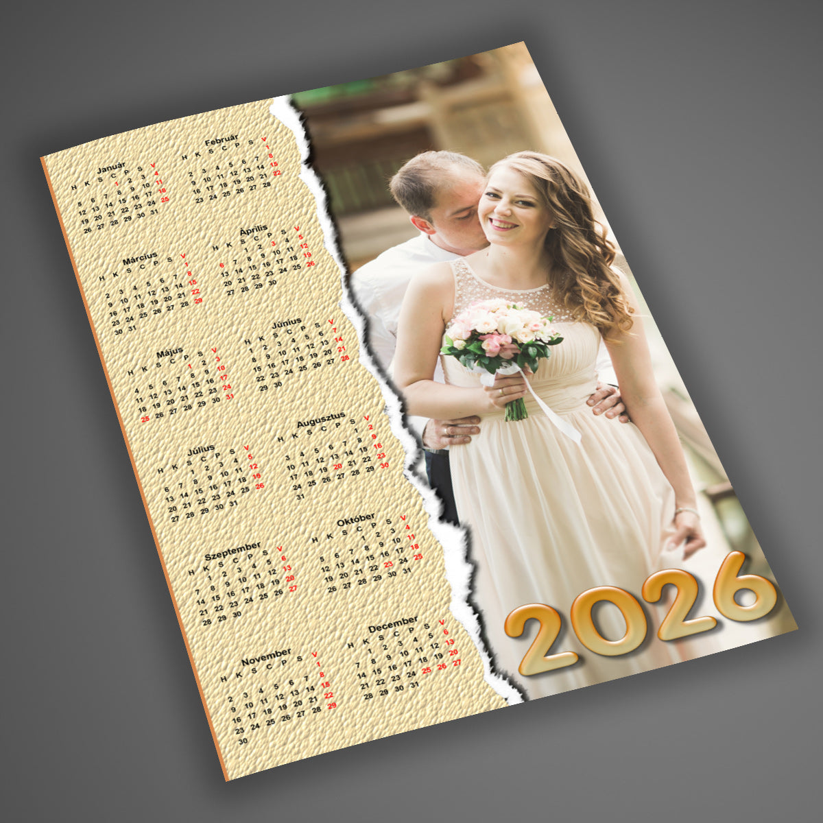A4-es, laminált, egyedi fényképes falinaptár 2026 elegáns, bézs textúrájú háttérrel, modern elrendezéssel, személyre szabható saját fotóval.
