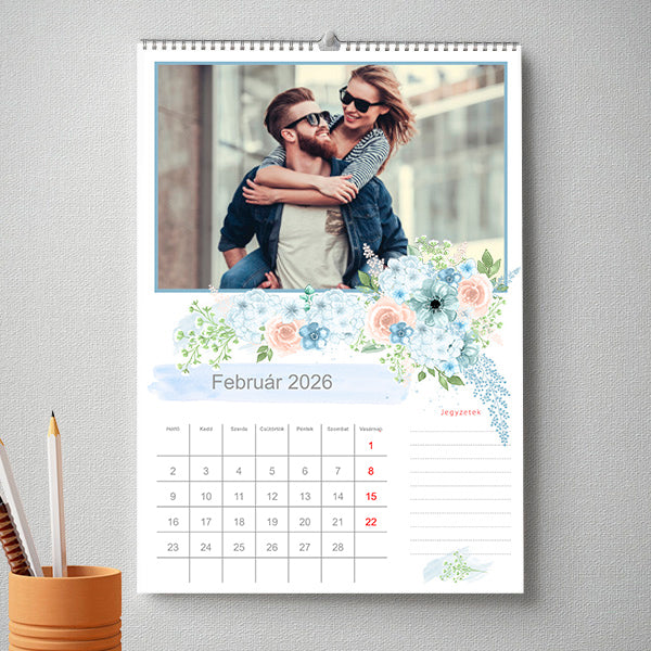 Személyre szabható, 13 lapos egyedi fényképes naptár saját képekkel, különleges ajándék egész évre.