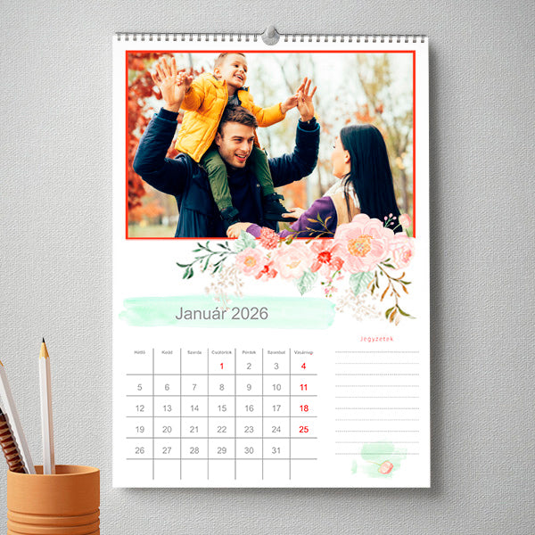 Személyre szabható, 13 lapos egyedi fényképes naptár saját képekkel, különleges ajándék egész évre.