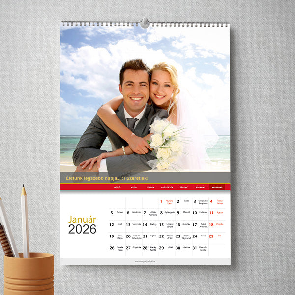 Személyre szabható, 13 lapos egyedi fényképes naptár saját képekkel, különleges ajándék egész évre.