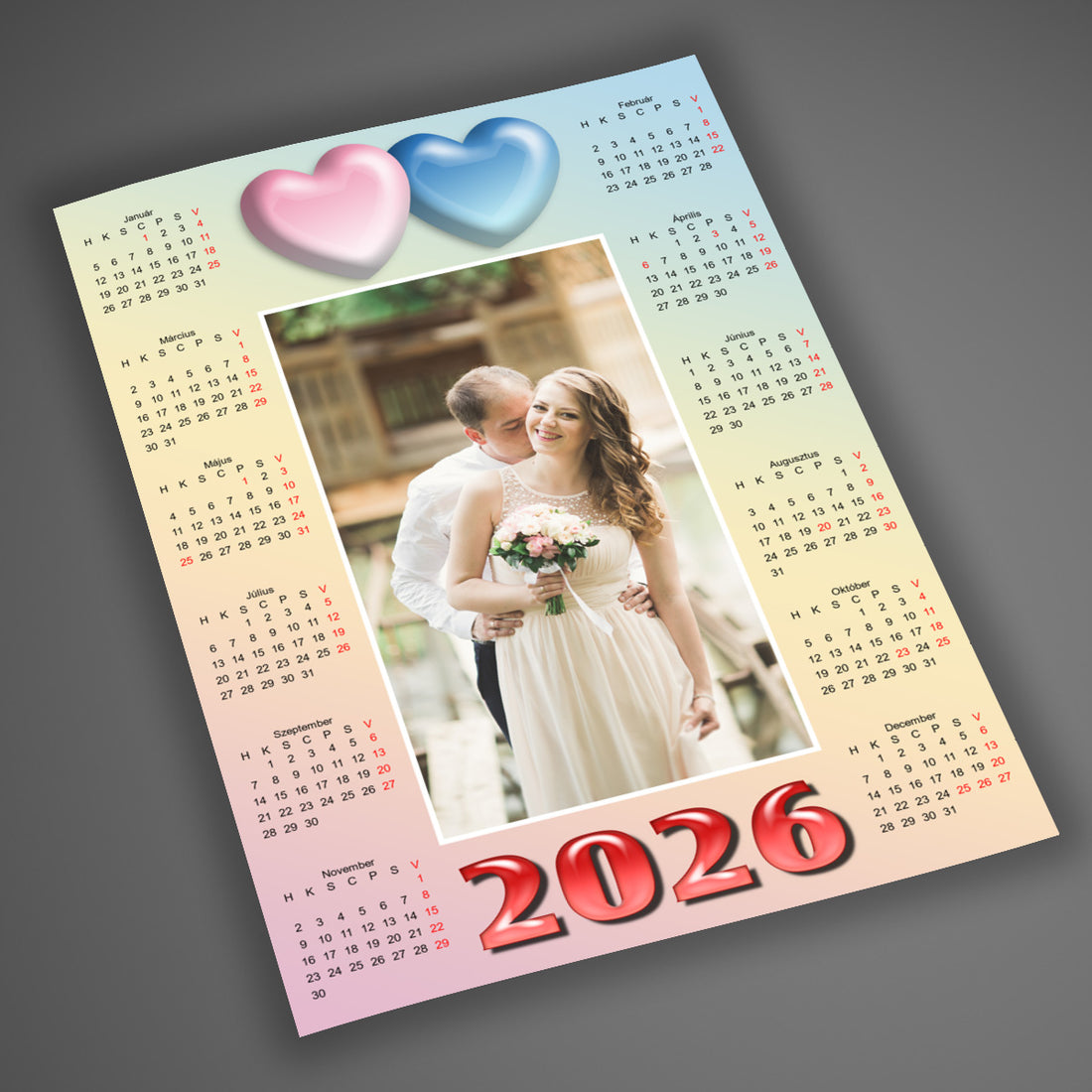 Egyedi 2026-os falinaptár szíves dizájnnal és cserélhető fotóval – romantikus, személyre szabható ajándék