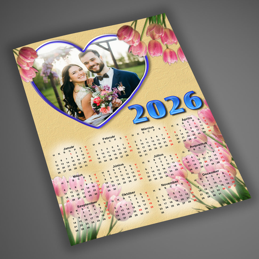 Egyedi 2026-os falinaptár szív alakú kerettel és cserélhető fotóval – romantikus, személyre szabható ajándék
