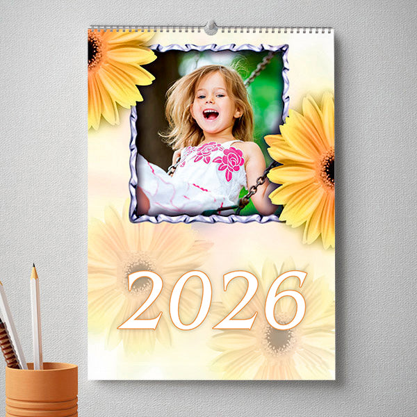 Személyre szabható, 13 lapos egyedi fényképes naptár saját képekkel, különleges ajándék egész évre.