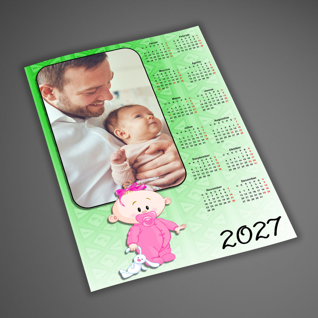 A4-es egyedi fényképes falinaptár 2027 babás mintával, zöld háttérrel, apuka és baba fotójával, kedves illusztrációval, személyre szabható képpel.