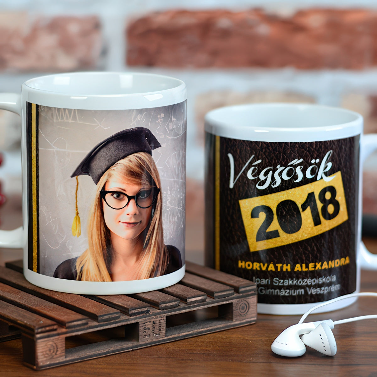Fényképes ballagási bögre 2026 – egyedi névvel és szöveggel, személyre szabható ajándék ballagásra, maradandó emlék a különleges évhez.