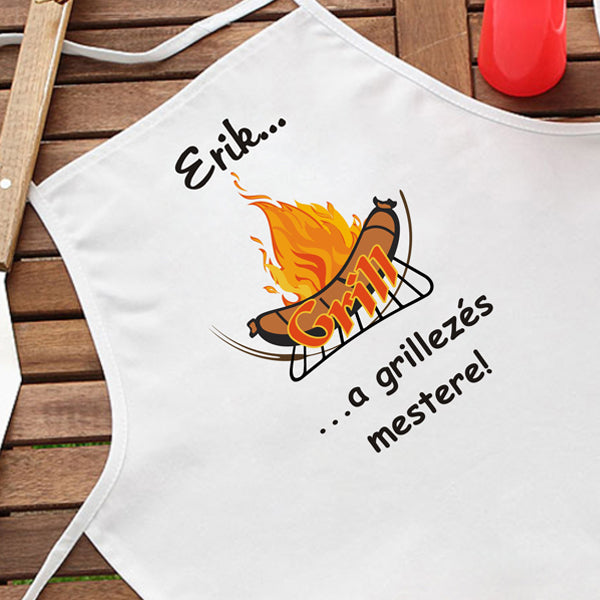 Egyedi fehér grill kötény névre szóló felirattal és „…a grillezés mestere!” szöveggel – humoros ajándék apáknak, férjeknek vagy grillrajongóknak.