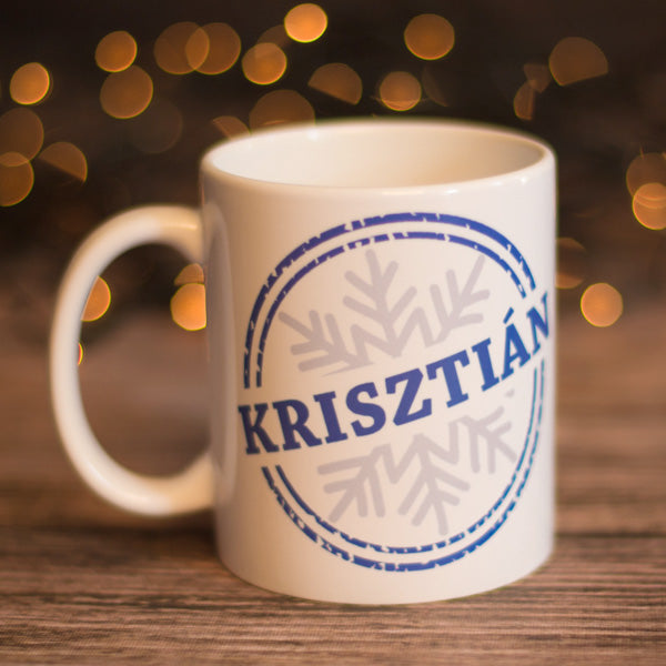 Fehér karácsonyi bögre kék pecsétes keretben, szürke hópihével és Krisztián névvel