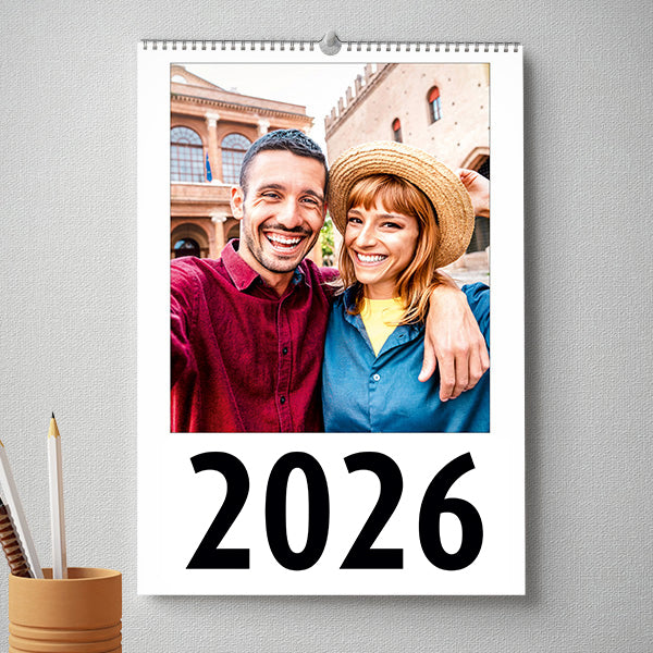 Személyre szabható, 13 lapos egyedi fényképes naptár saját képekkel, különleges ajándék egész évre.