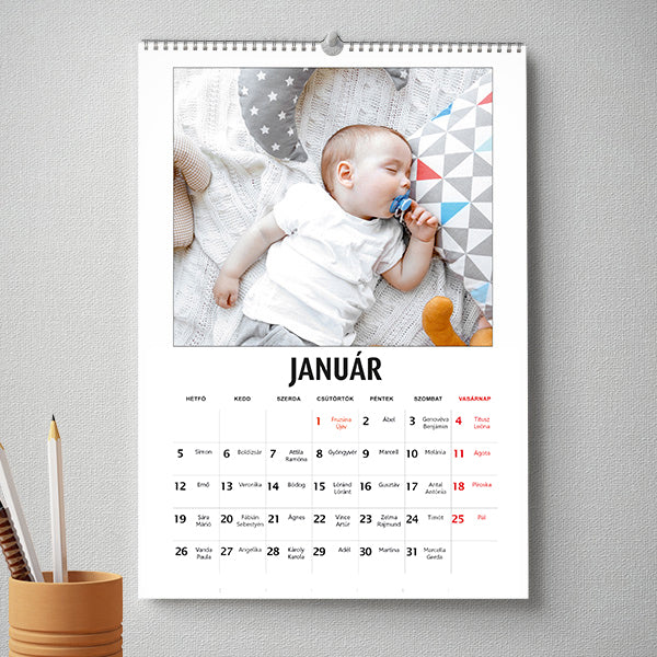 Személyre szabható, 13 lapos egyedi fényképes naptár saját képekkel, különleges ajándék egész évre.