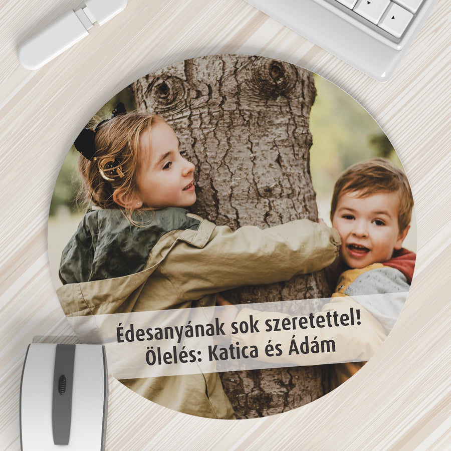Kör alakú fényképes egérpad egyedi felirattal, a kép és a szöveg szabadon cserélhető, meghitt ajándék édesanyának, családtagoknak vagy szeretteinknek.