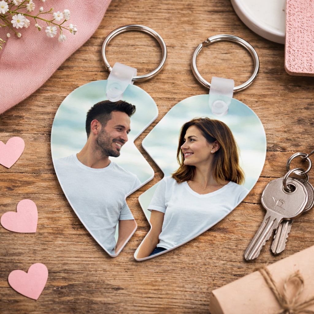 Személyre szabható fényképes törött szív kulcstartó pároknak, két darabból álló összeilleszthető romantikus ajándék.