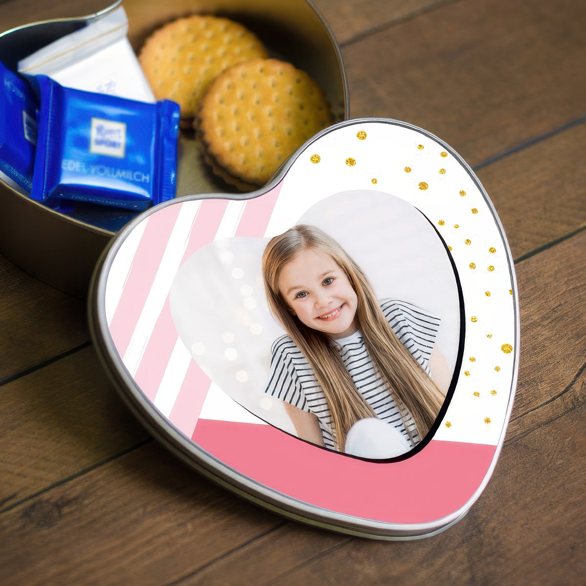 Szív alakú fényképes fémdoboz egyedi, szabadon cserélhető fotóval, kedves ajándék gyerekeknek és szeretteidnek születésnapra vagy ünnepekre.
